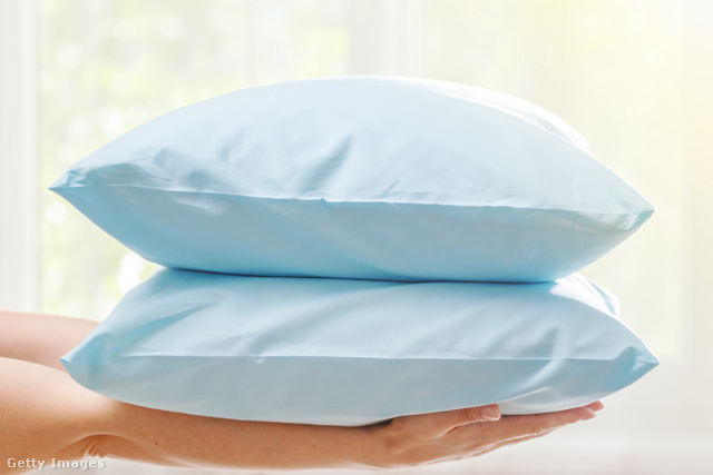 Nemcsak a párnahuzat szorul mosásra, hanem a párna is