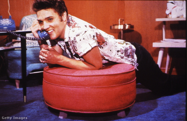 Önfeledt pillanataiban Elvis