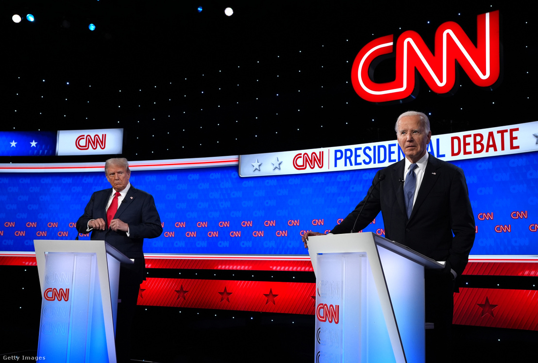 Donald Trump republikánus elnökjelölt, volt amerikai elnök és Joe Biden amerikai elnök a CNN elnökjelölti vitáján a CNN stúdiójában 2024. június 27-én Atlantában, Georgia államban