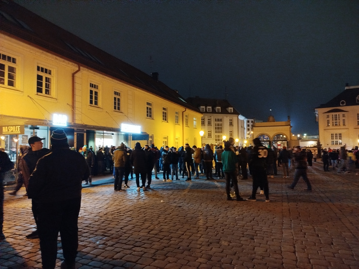 Ferencvárosi gyülekező a mérkőzés előtt