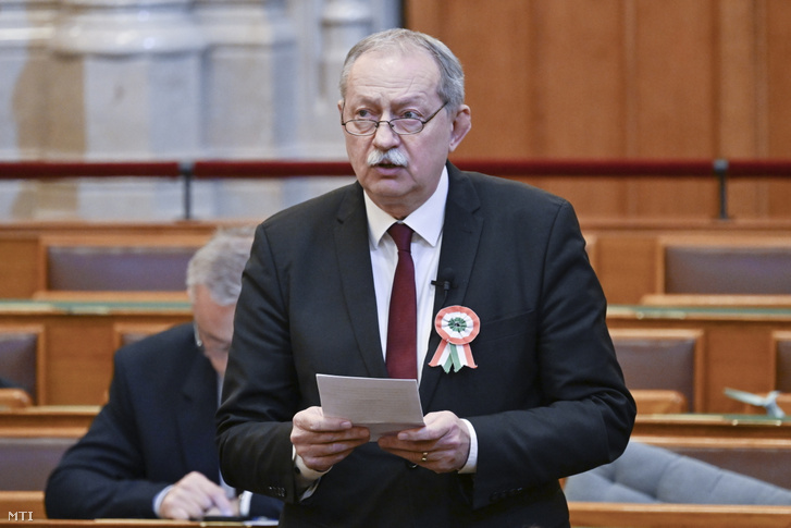 Szászfalvi László