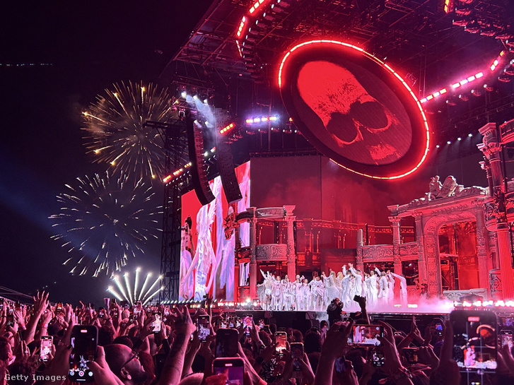 Lady Gaga ingyenes koncertjén lép fel a Copacabana strandon Rio de Janeiróban 2025. május 3-án